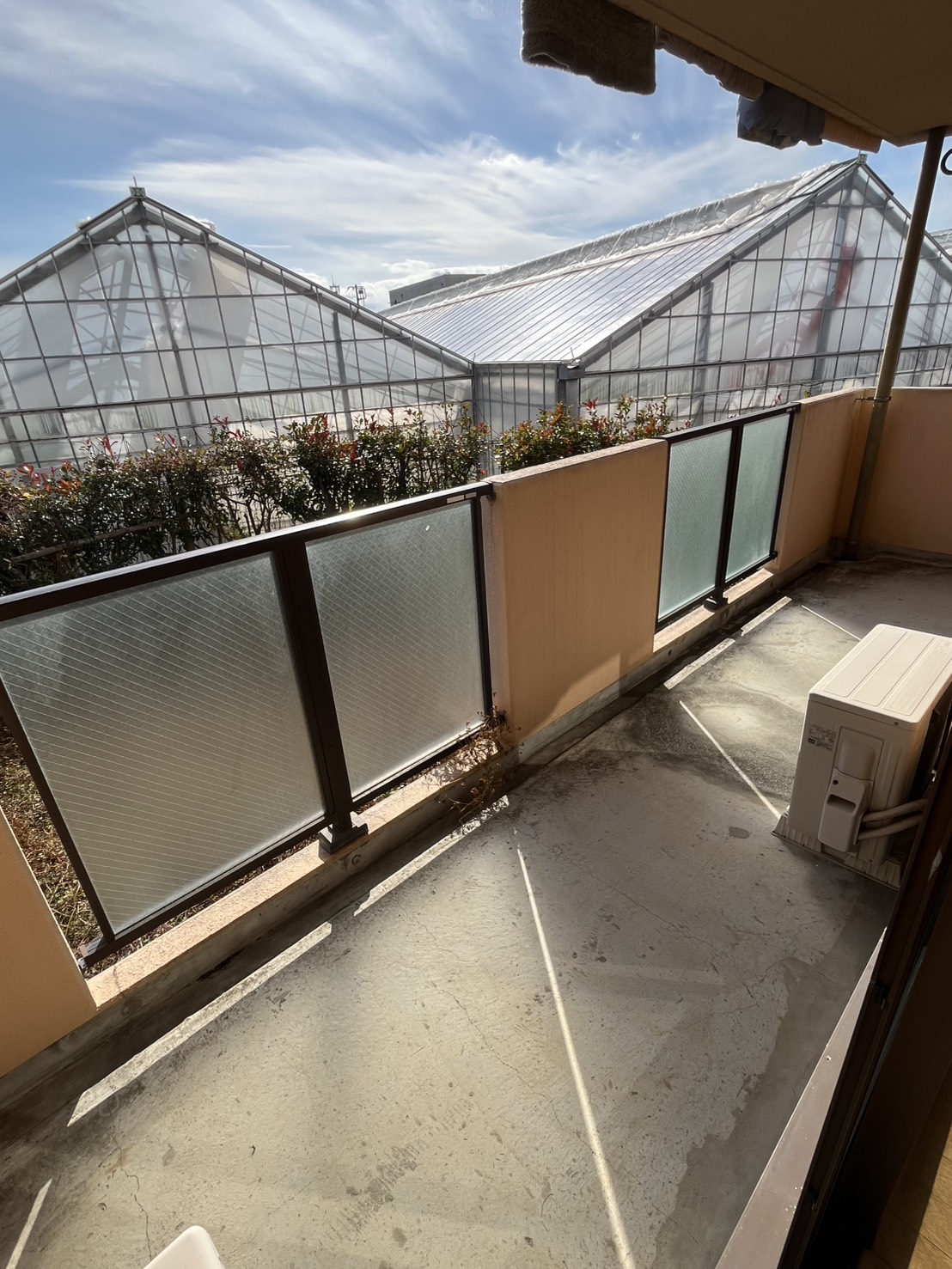 バルコニー　広々としたバルコニー