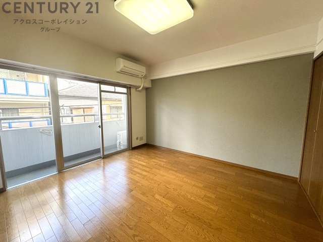 居室・リビング　エアコン付きで快適に過ごせます♪