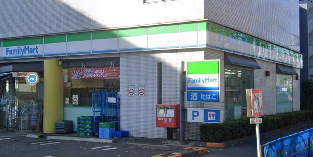 コンビニ　ファミリーマート（コンビニ）まで7548m