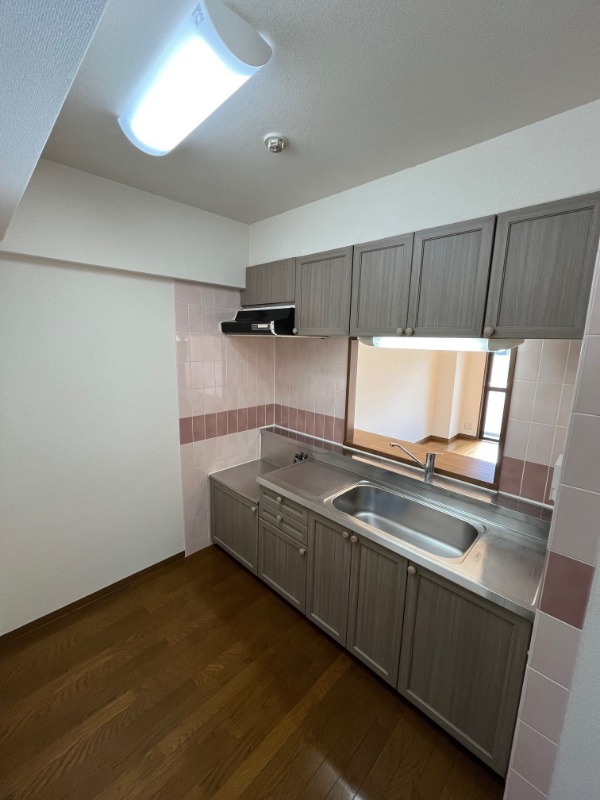 キッチン　反転タイプのお部屋の写真になります