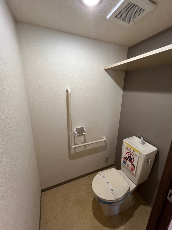 トイレ　反転タイプのお部屋の写真になります