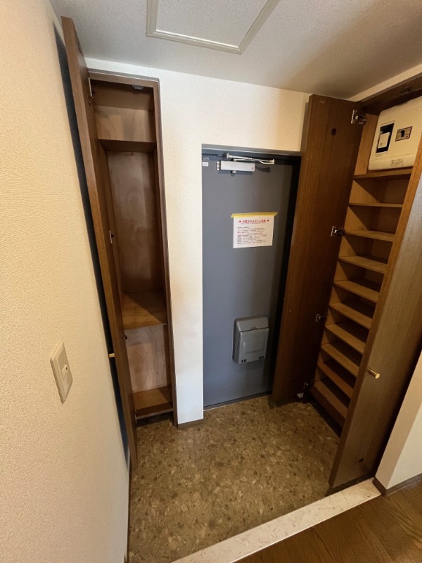 玄関　反転タイプのお部屋の写真になります