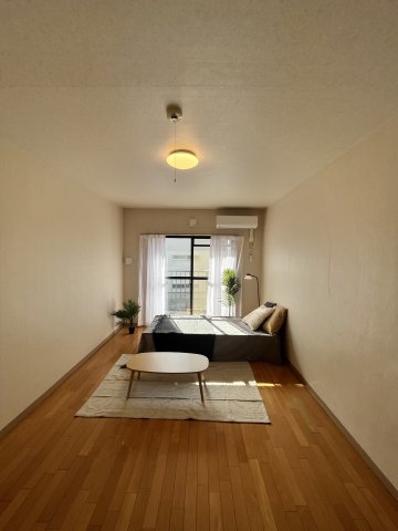 居室・リビング　広くて明るい、使いやすい居間です