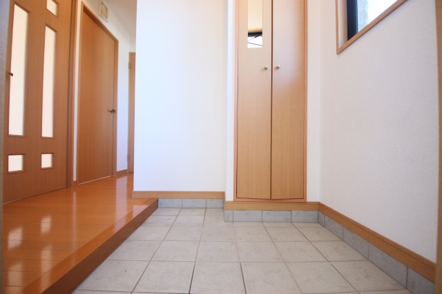玄関　※別室の参考写真の為、現況優先です。