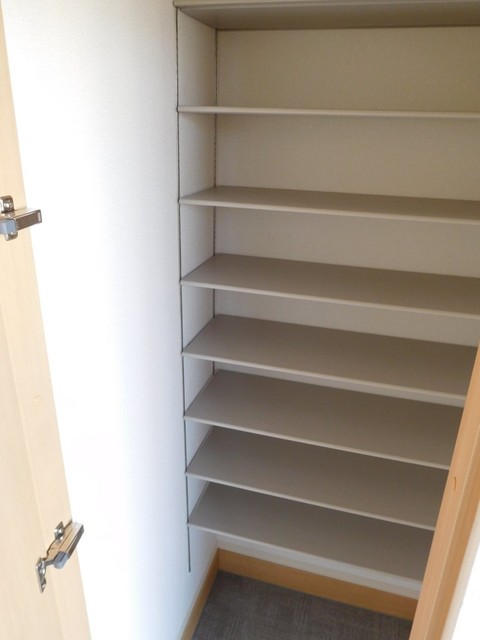 玄関　収納たっぷりのシューズクローク