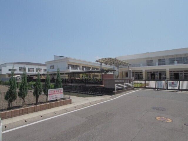 小学校　小城市立芦刈小学校（小学校）まで597m