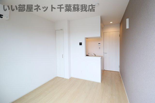 その他部屋・スペース　落ち着いた色調の寝室です