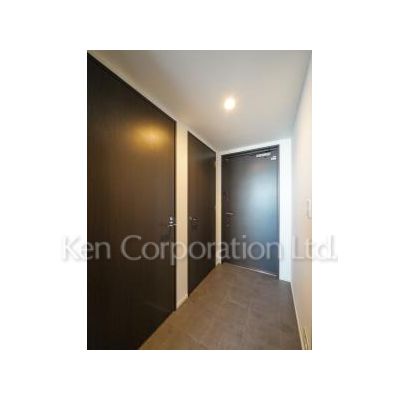 玄関　同タイプ28階のお部屋を撮影。仕様が異なることがあります。