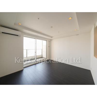 居室・リビング　同タイプ28階のお部屋を撮影。仕様が異なることがあります。