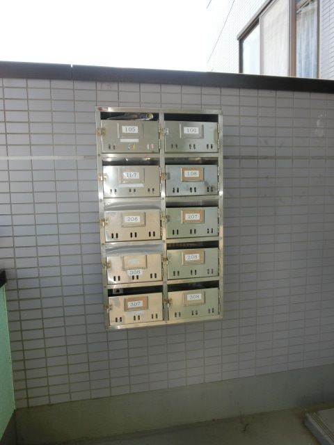 エントランス　ポストありあます。