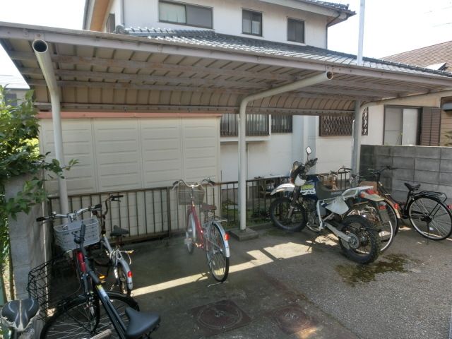その他共有部分　屋根付き駐輪場。
