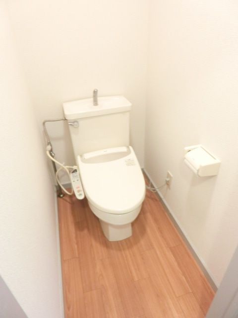 トイレ　ウオシュレット付きで快適！
