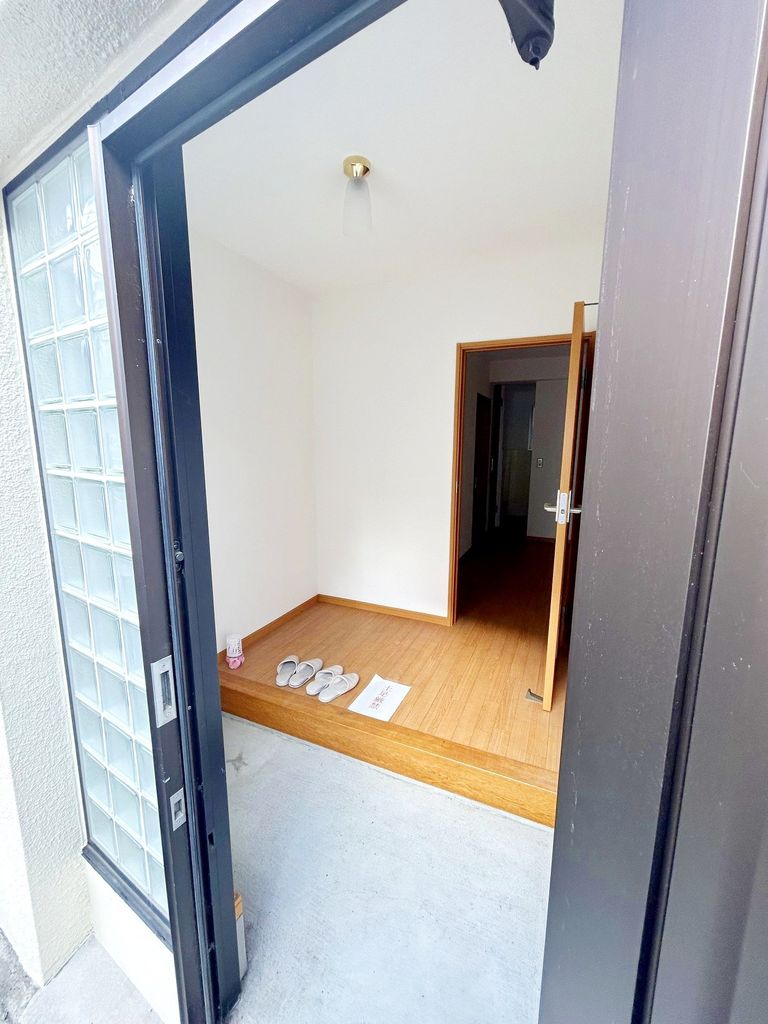 樋ノ口町1丁目テラスハウスの玄関写真