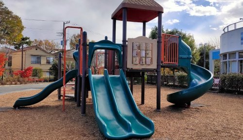 公園　志茂ゆりの木公園（公園）まで185m