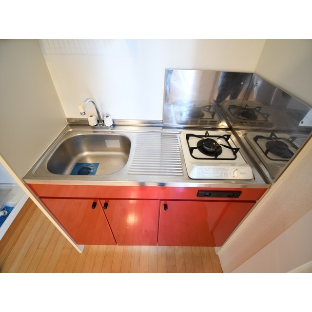 キッチン　コンパクトなキッチンで掃除もラクラク