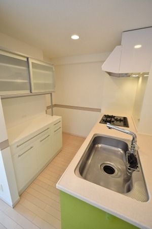 キッチン　3口コンロ・グリル付きです★