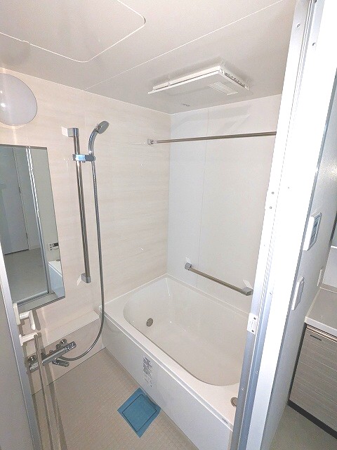 バス・シャワールーム　追焚オートバス、浴室換気乾燥機付き