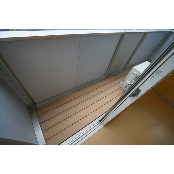 バルコニー　同じ建物の別のお部屋