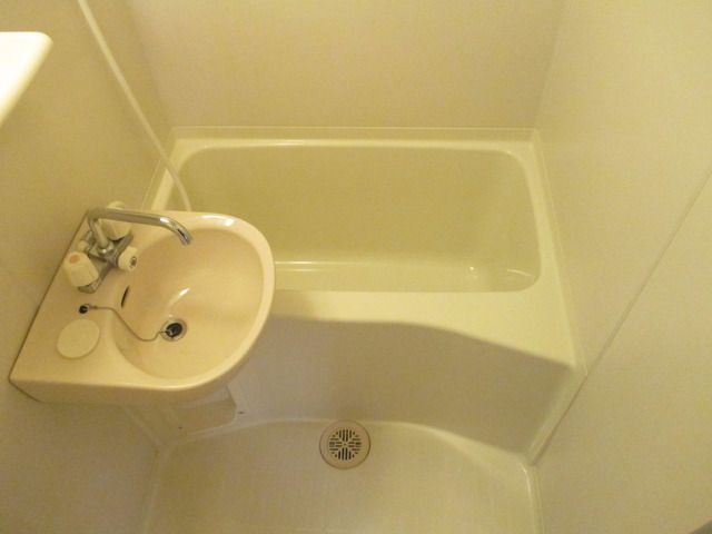 バス・シャワールーム　★綺麗でゆったりしたバスルームです★