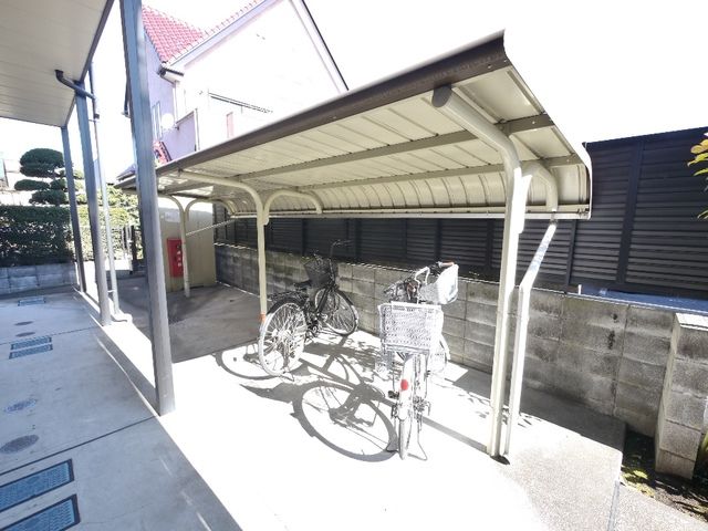 その他共有部分　★敷地地内の屋根付の駐輪場です★
