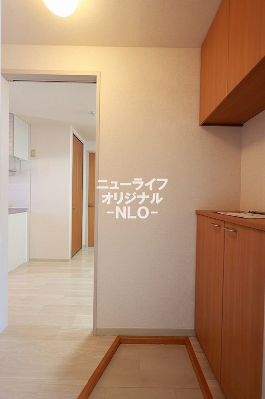 玄関　上下に分かれた使い勝手の良いシューズボックス付☆※別室参照、