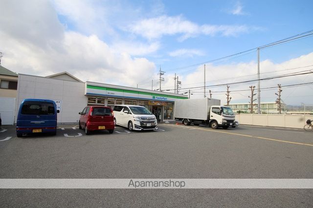 コンビニ　ファミリーマート（コンビニ）まで364m