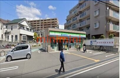 コンビニ　ファミリーマート吹田長野西店（コンビニ）まで524m