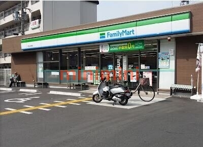 コンビニ　ファミリーマート吹田山田南店（コンビニ）まで955m