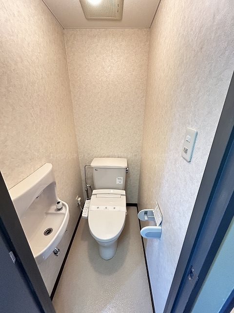 トイレ　写真は201号室です（参考）