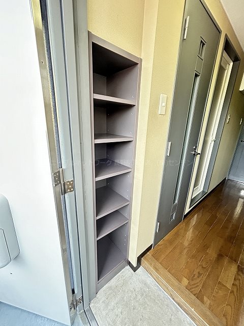 玄関　写真は201号室です（参考）