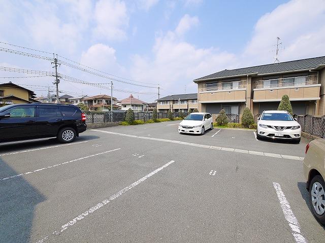 駐車場　駐車場に車を止められます
