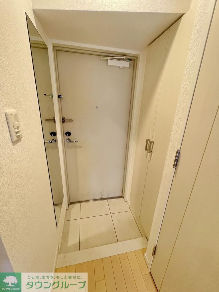 玄関　同物件別部屋写真
