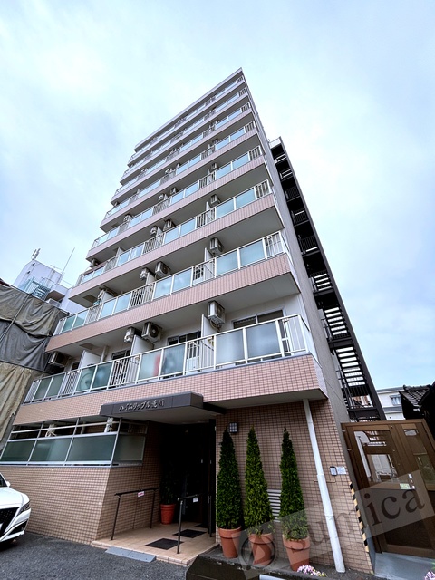 建物外観　シンプルで飽きのこないデザインが魅力です