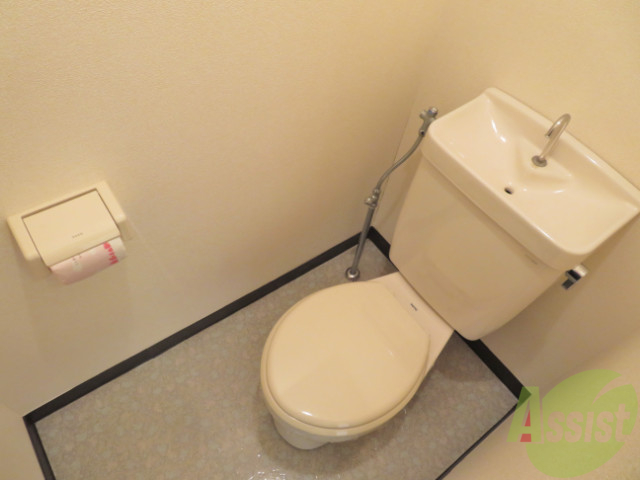 トイレ　こちらはトイレです。清潔感があり、安心して使用できます。
