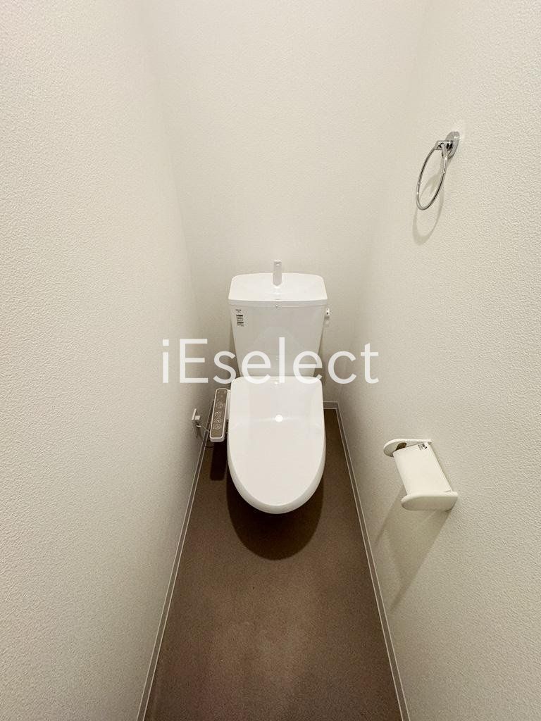 トイレ　温水洗浄便座付きのトイレです