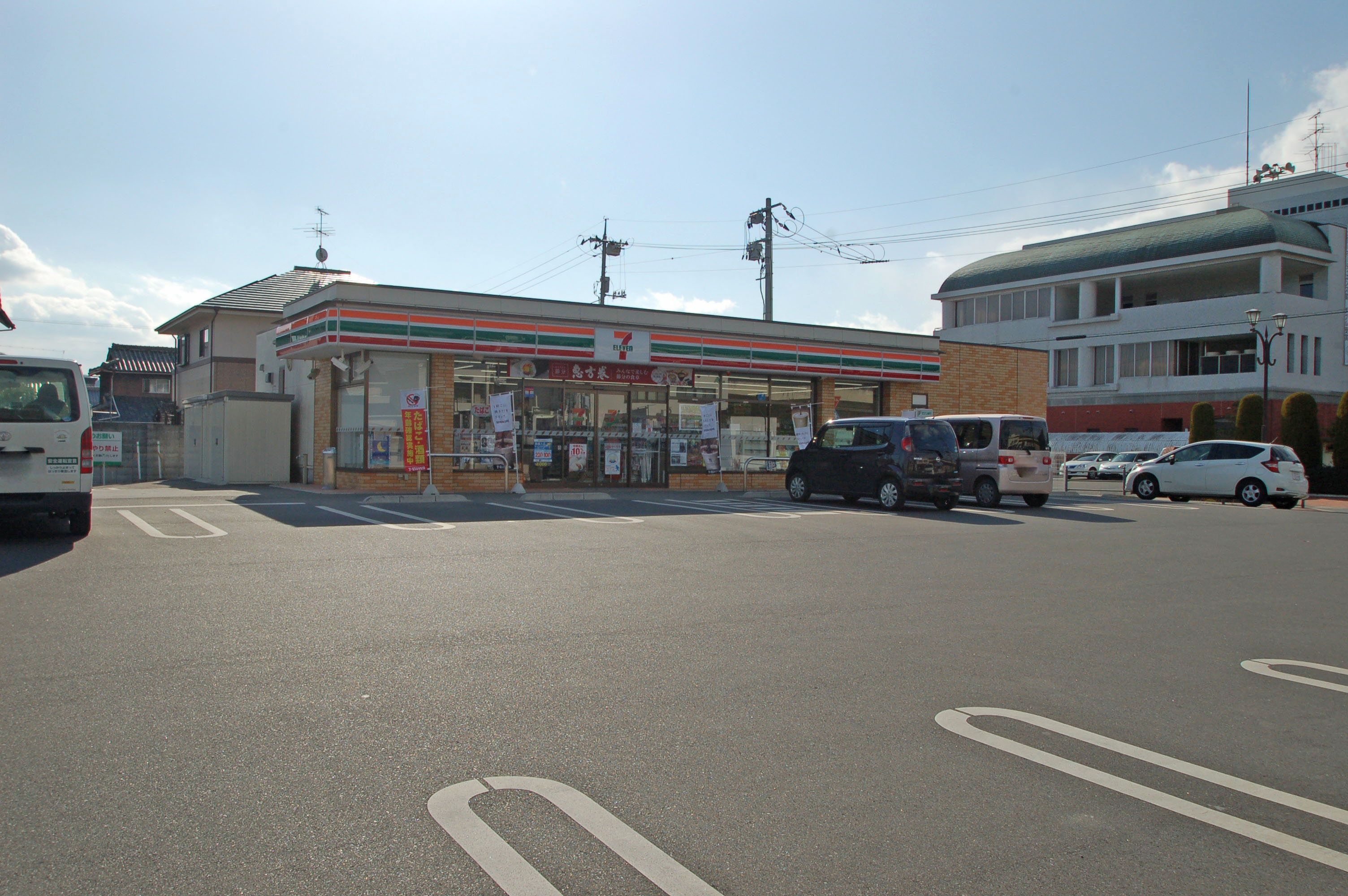 コンビニ　セブンイレブン瀬戸内市役所前店（コンビニ）まで681m