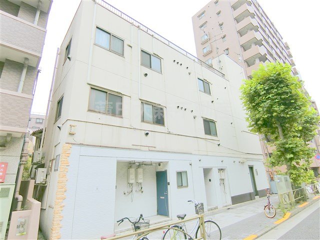 建物外観　1988年11月築　鉄骨造地上3階建て総戸数10戸 東京都大