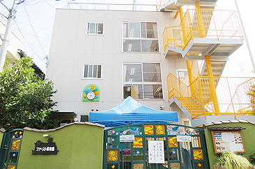 幼稚園・保育園　ファースト保育園（幼稚園・保育園）まで242m