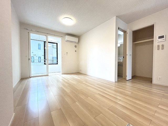 居室・リビング　※写真は101号室のものです。（参考）