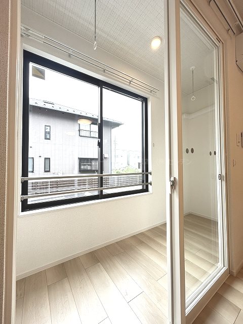 バルコニー　サンルーム※写真は101号室のものです。（参考）