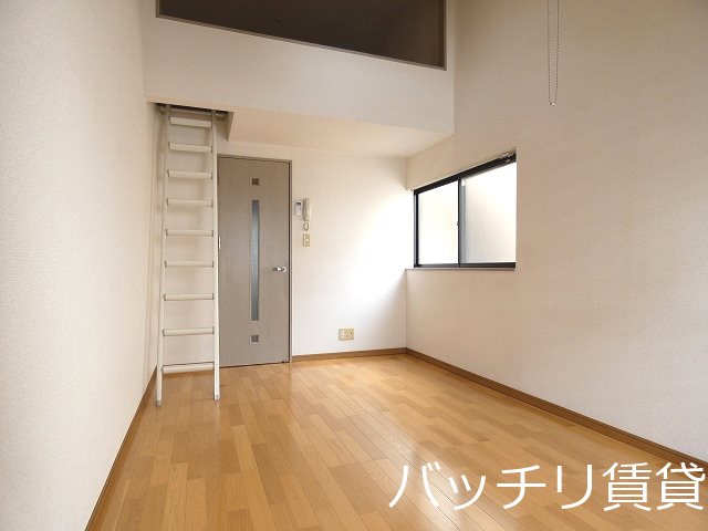 居室・リビング　同型タイプの為、現状を優先致します。