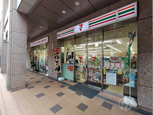 コンビニ　セブンイレブン三田1丁目店（コンビニ）まで4m