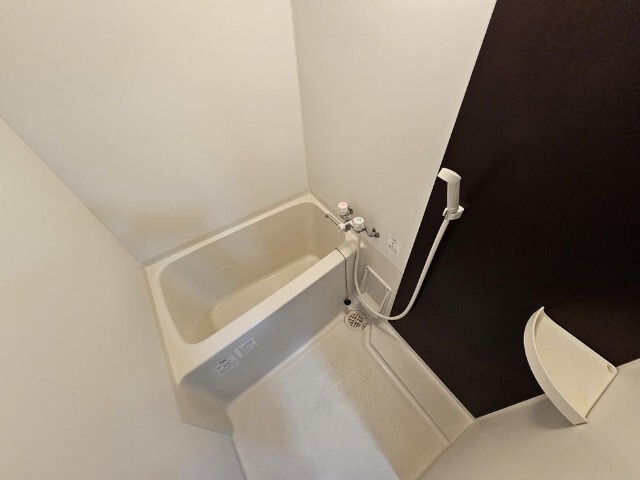 バス・シャワールーム　うれしいバス・トイレ別です。