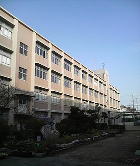 中学校　星和台中学校（中学校）まで1400m