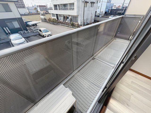 バルコニー　掲載写真は同型モデルを掲載しており実際のお部屋と仕様等が異な