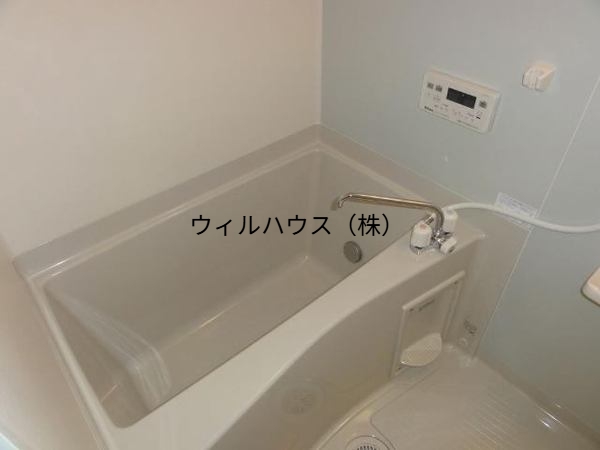 バス・シャワールーム　浴室乾燥機、追い焚き機能付きバス！