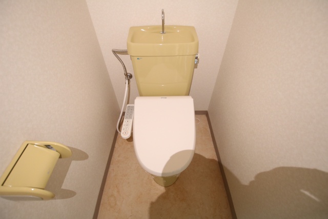 トイレ　※写真は別室の参考です。現況優先
