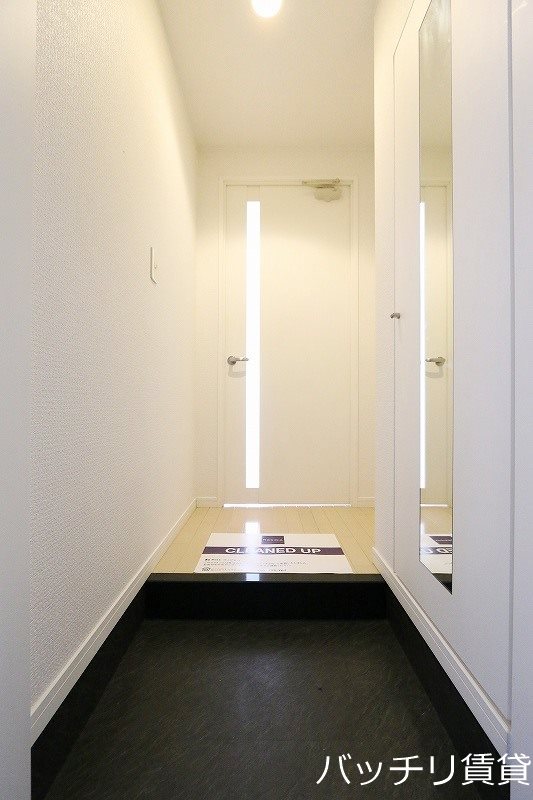 玄関　別号室タイプの為、現状を優先致します。