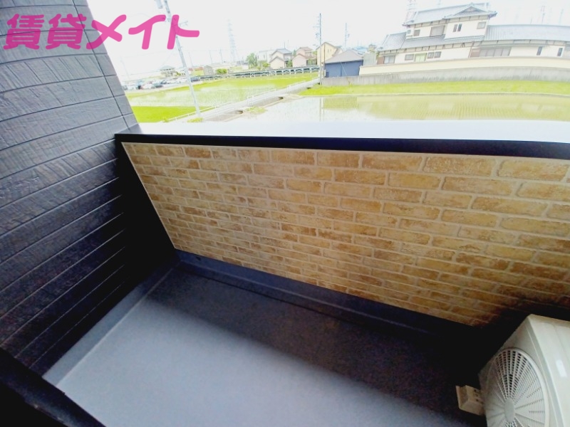 バルコニー　同型反転写真