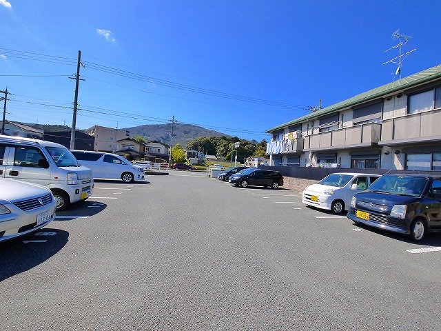 駐車場　駐車場に車を止められます